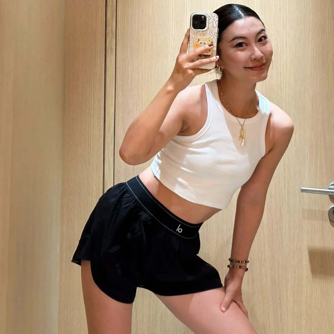 Celana Pendek Atletik Wanita Celana Pendek Yoga Sejuk Cepat Kering Celana Lari Kasual Celana Pendek Anti-kilau Perasaan Telanjang Musim Panas