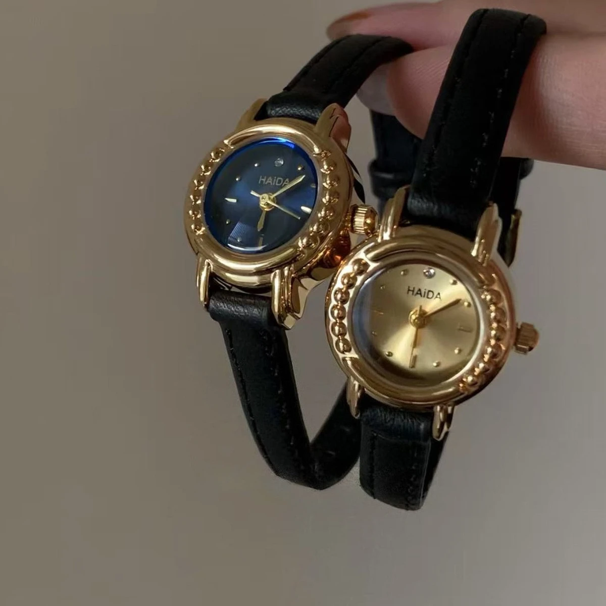 

Женские часы, круглые, изысканные, в стиле ретро, модные, мини, с маленьким золотым циферблатом, женские, простые и изысканные, винтажные, кварцевые часы, браслет, подарок