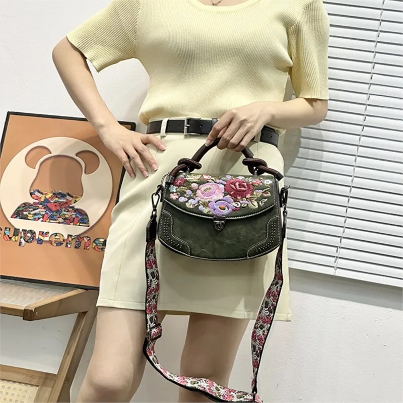 Johnature Retro Chinese Style Exquisite Embroidered Handbag 2024 New Women\'s Leather Bag Versatile Shoulder Bags