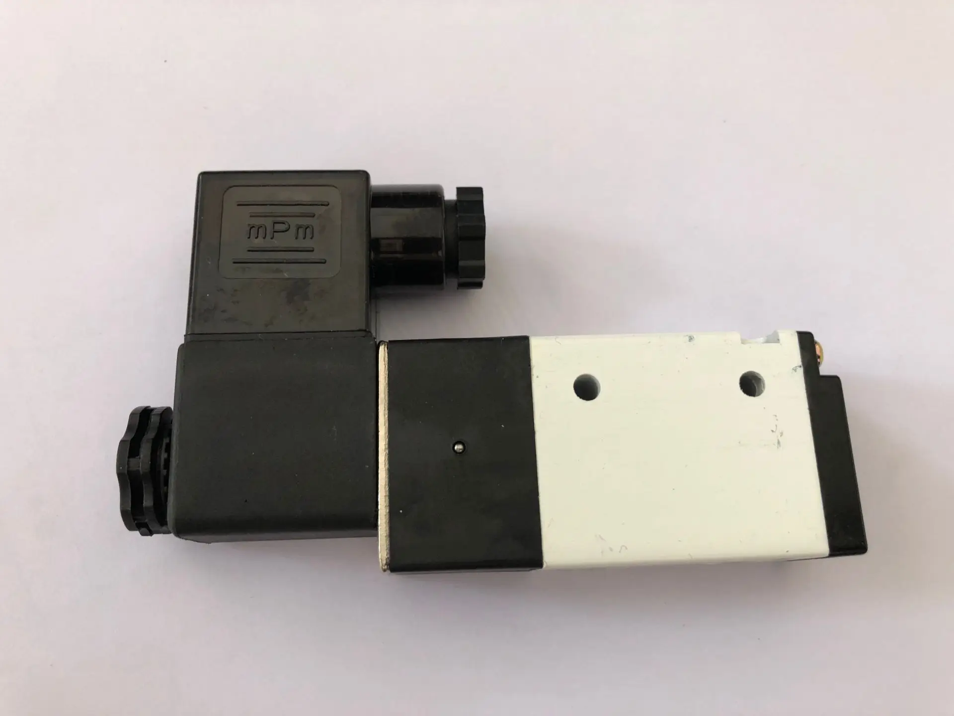 3 Way 2 Position Airtac Electric Solenoid Valve 3V210-08 1/4