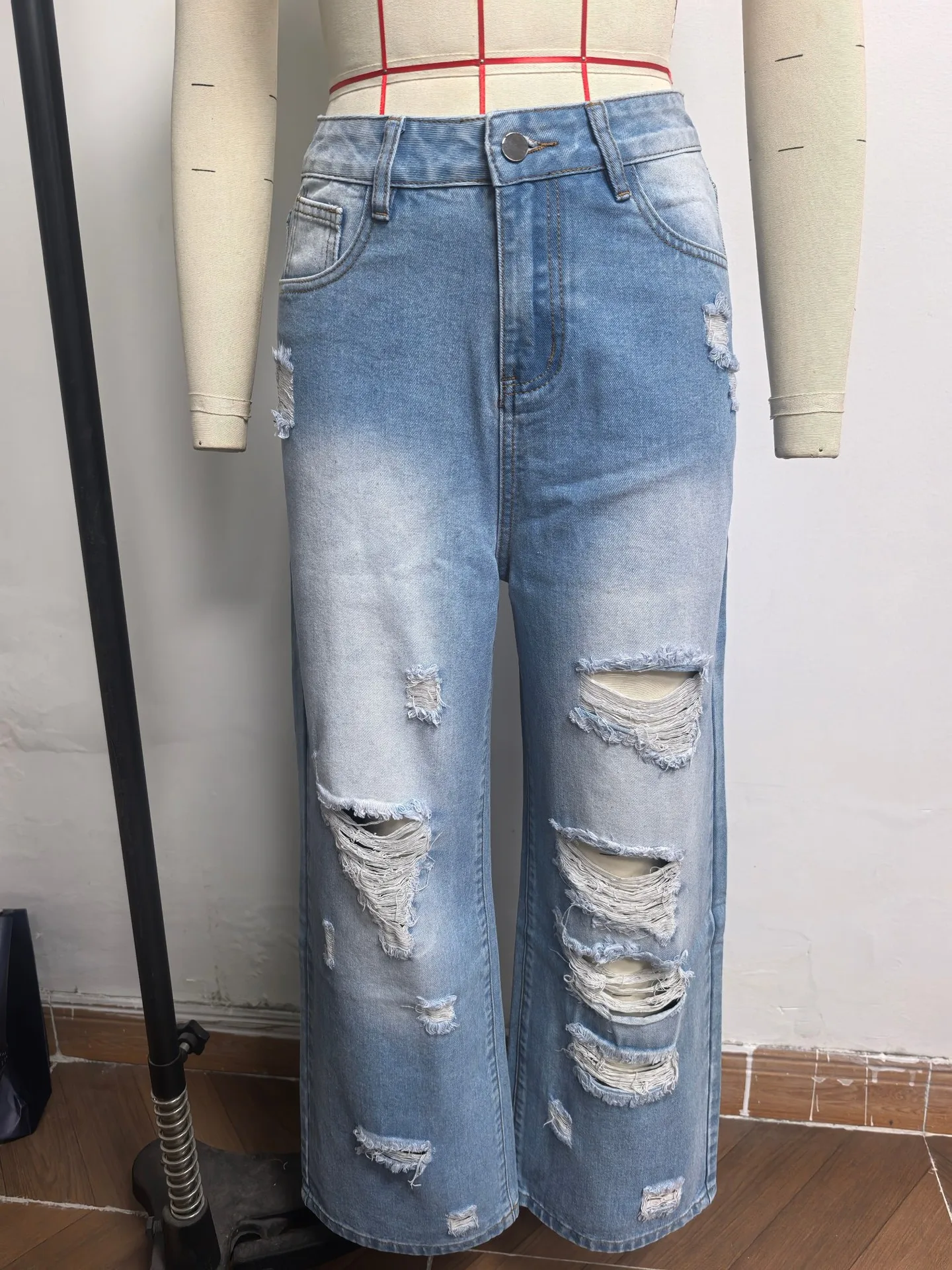 Women's Slim Fit Jeans with Rips Casual Slimming Cone Shaped Mom Jeans Comfortable Stretch Denim Trousers