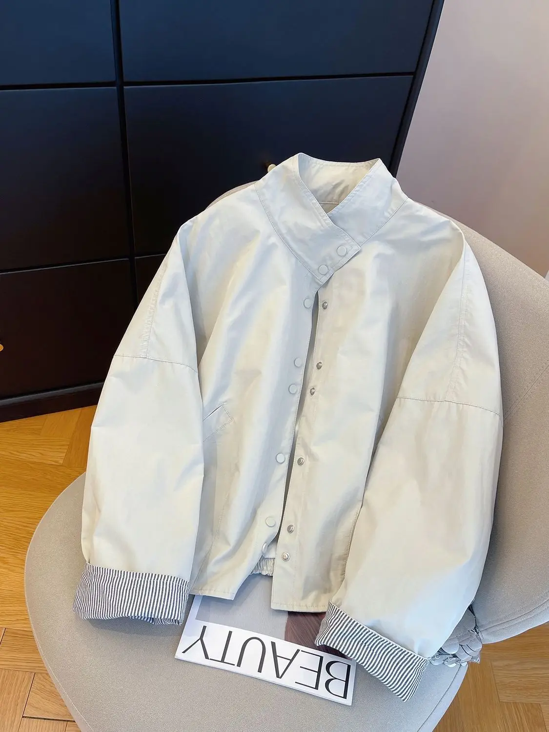 

Женская корейская куртка больших размеров в полоску, свободного кроя, с воротником-стойкой, на пуговицах, модный топ-жакет