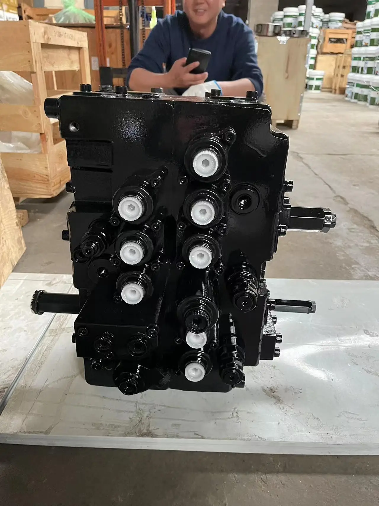 R220-9S R220-9A Main Control Valve 31Q6-19110P Control Valve Assembly for Hyundai Excavator