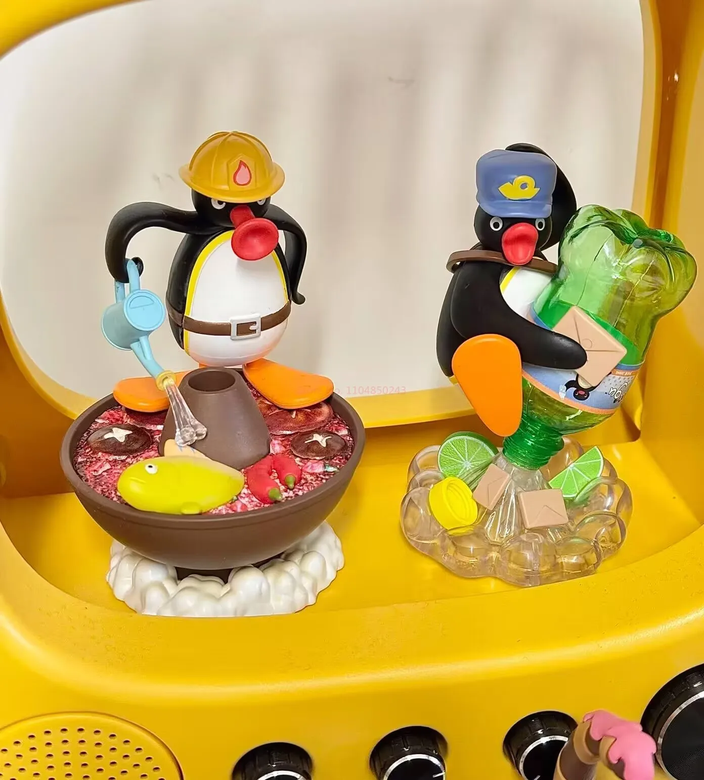Heißer Pingu-Spaß! Spaß! Ski Obstheit Gans Serie Blind Ei Geheimnis Ei Desktop Ornamente Pinguin Puppe Kreative Mode Spielzeug Geschenk