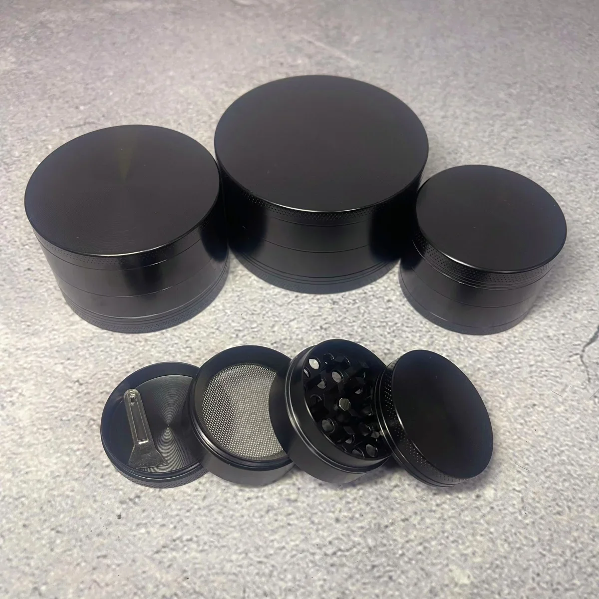 1.6/2/2.5/3inch Black Metal Herb Grinder Tobacco Vanilla Bud Grinder 4-Layers Mill Mortar Grass Cigar Smoking Cigarette Tool