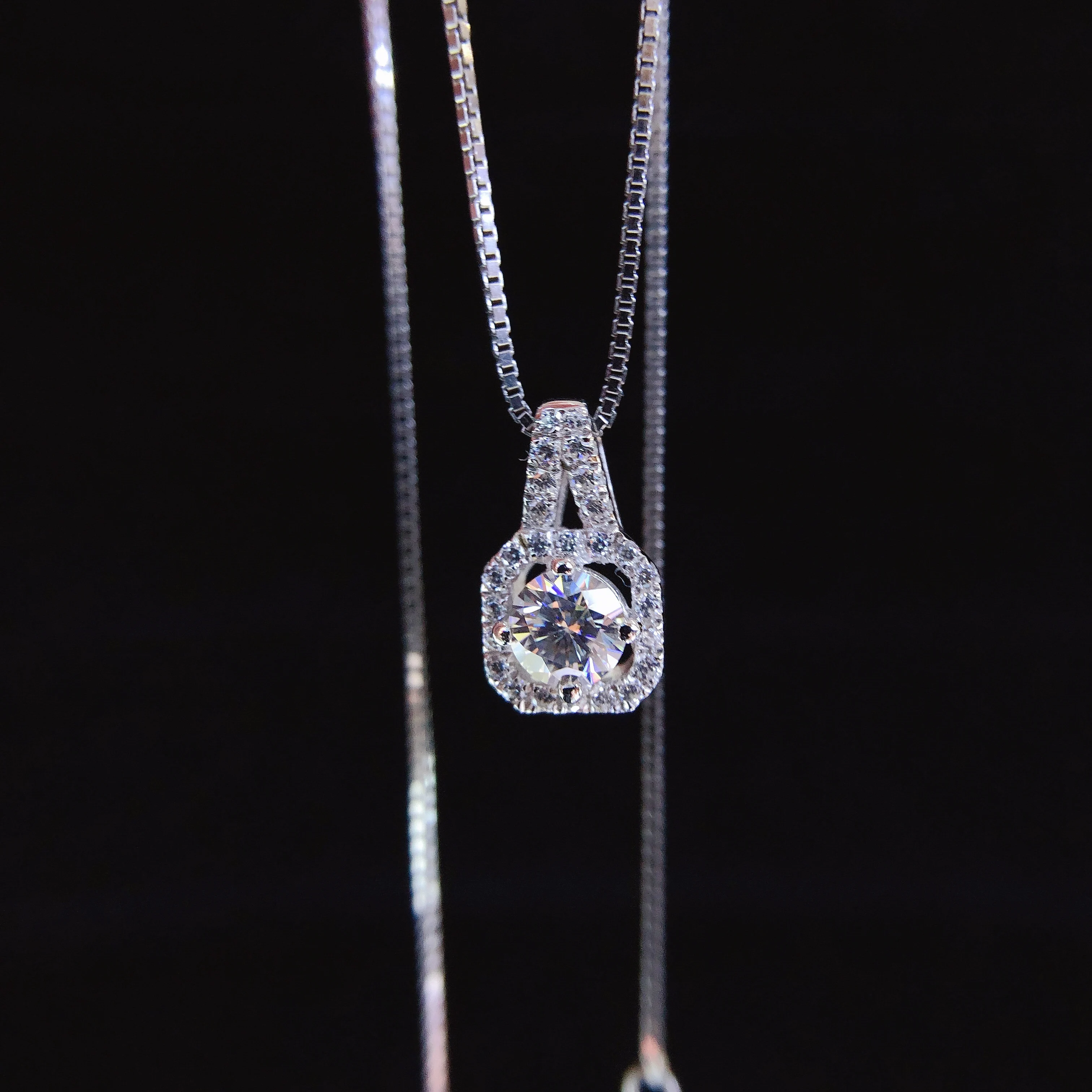 

5.0,6.5mm Round Cut Moissanite Diamond Pendant Necklace 0.5,1Ctw D VVS1 18K White Gold Wedding Jewelry AU750 P061