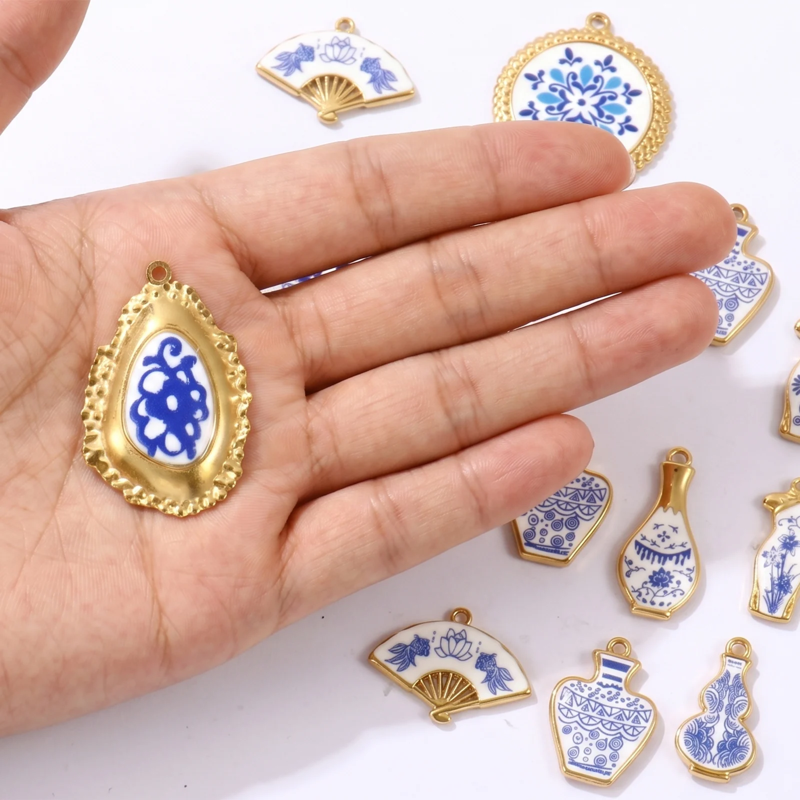 2Pcs Vintage Blue and White Porcelain Enamel Charm Gold Plated Stainless Steel Fan Vase Shape Pendant for DIY Necklace Jewelry