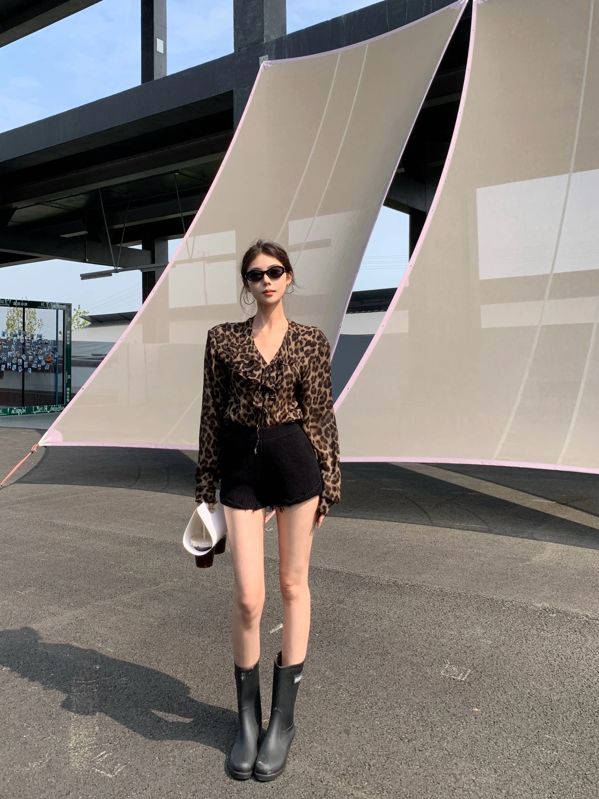 

2024 New Autumn Retro Style High-end Advanced Temperature Leopard Print Ruffle Shirt+ High Waist Knitted Woolen Shorts