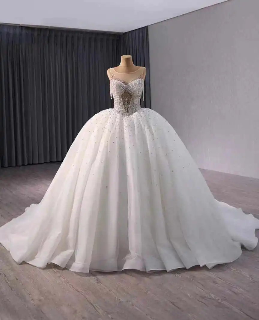 

Романтическое свадебное платье с кристаллами и бисером, пышное, с иллюзорным вырезом, без рукавов, со шлейфом, на заказ