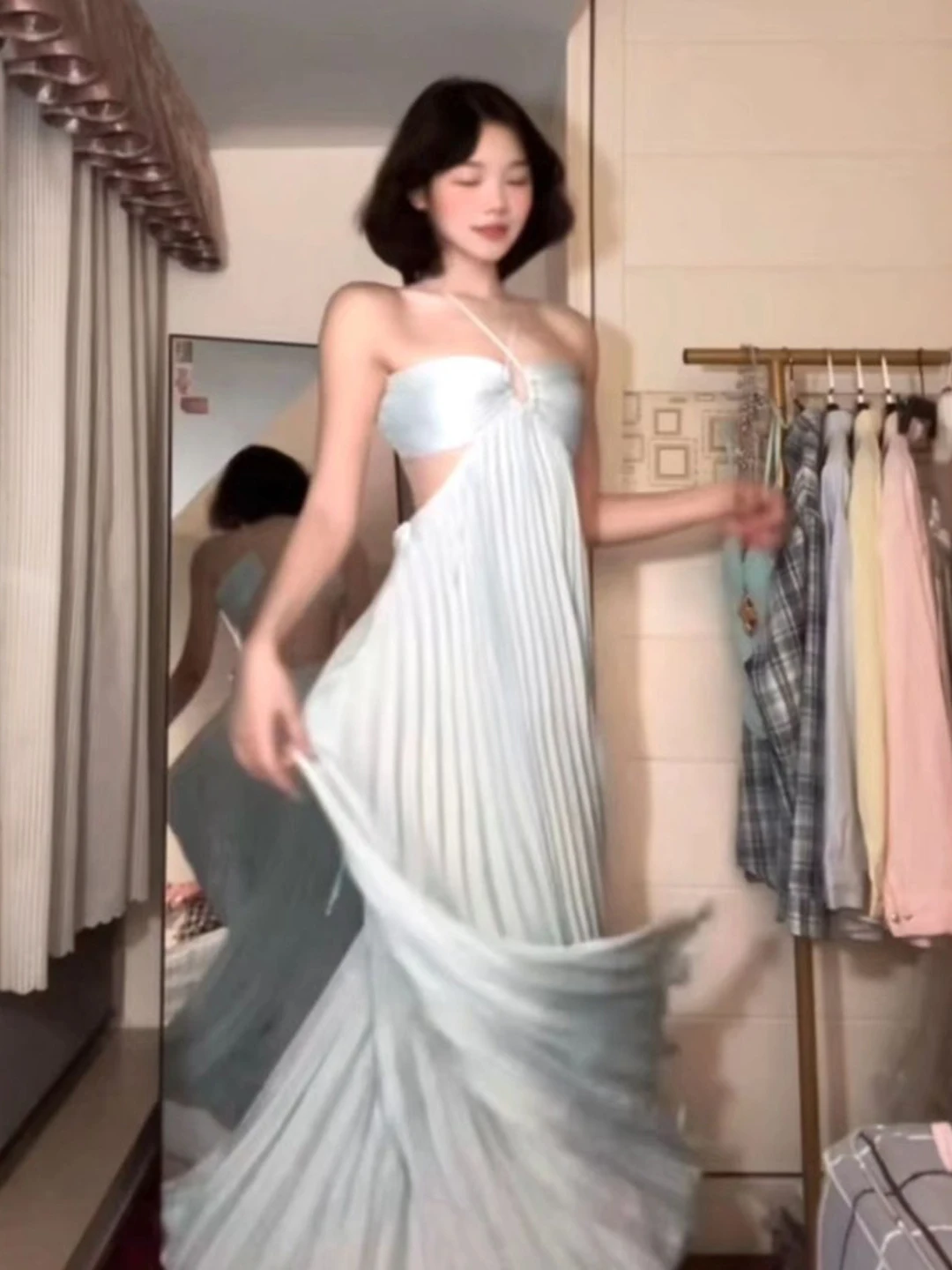 

Пляжное платье в уникальном стиле: красивое, с бретелями, летний тренд, с вырезами, приталенное, из смесового хлопка, повседневное, универсальное.