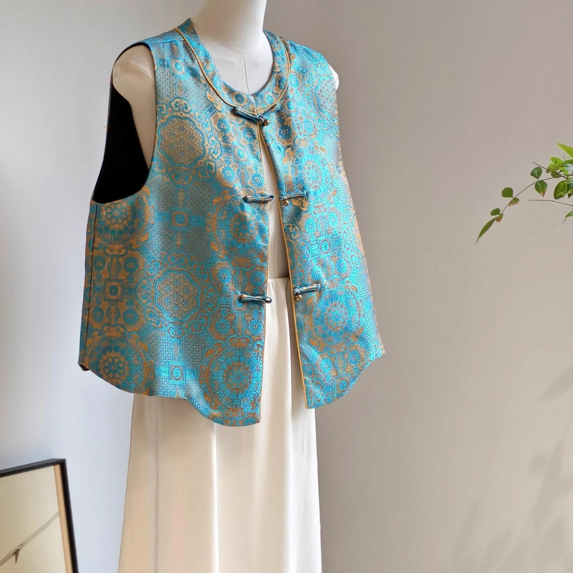 洗練された宋時代の錦織ベスト |   現代的な中国風のノースリーブトップス、エレガントな雰囲気漂う