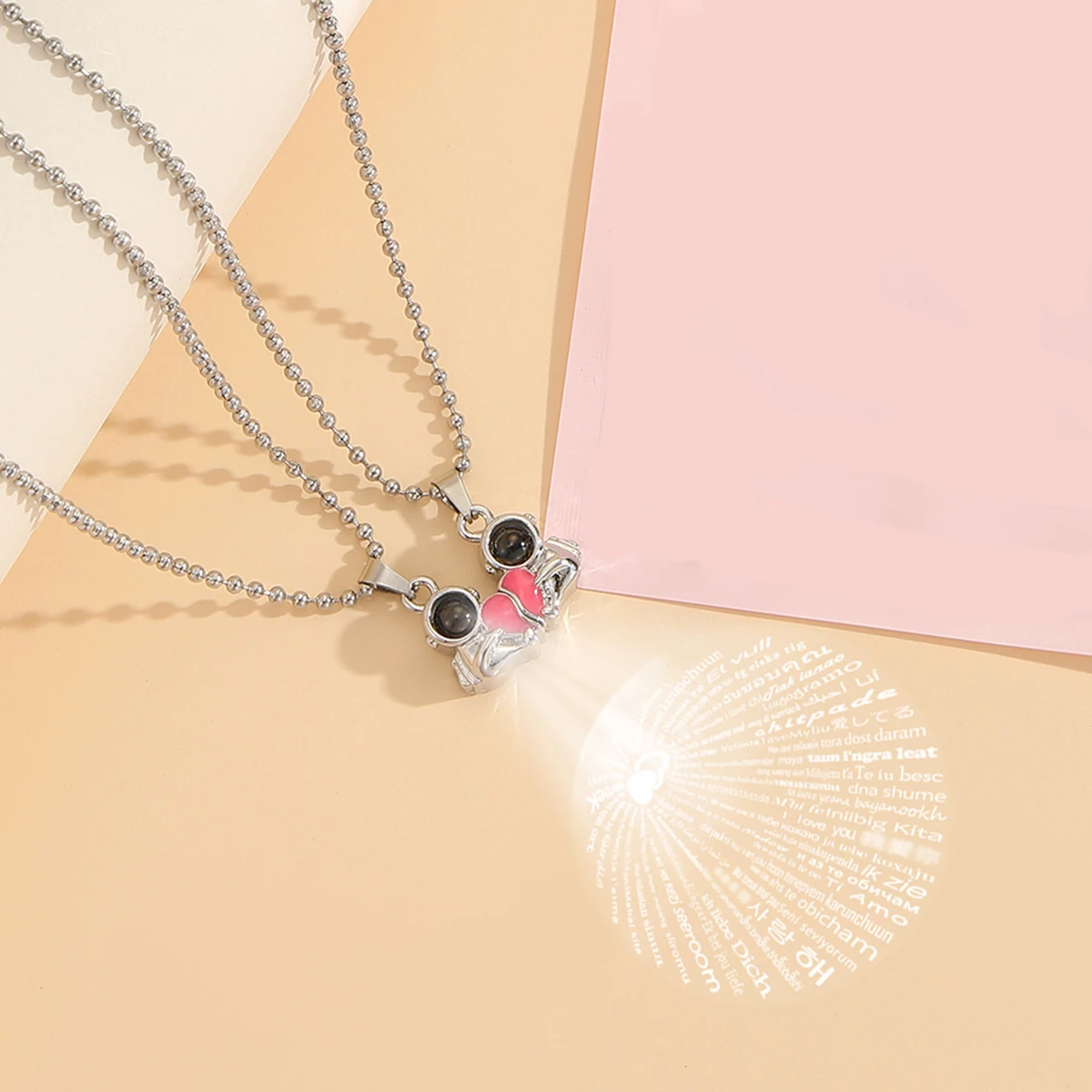 2 قطعة/مجموعة مضيئة المرقعة على شكل قلب لطيف رائد الفضاء الإسقاط زوجين قلادة 100 لغة قل أنني أحبك الموضة #4