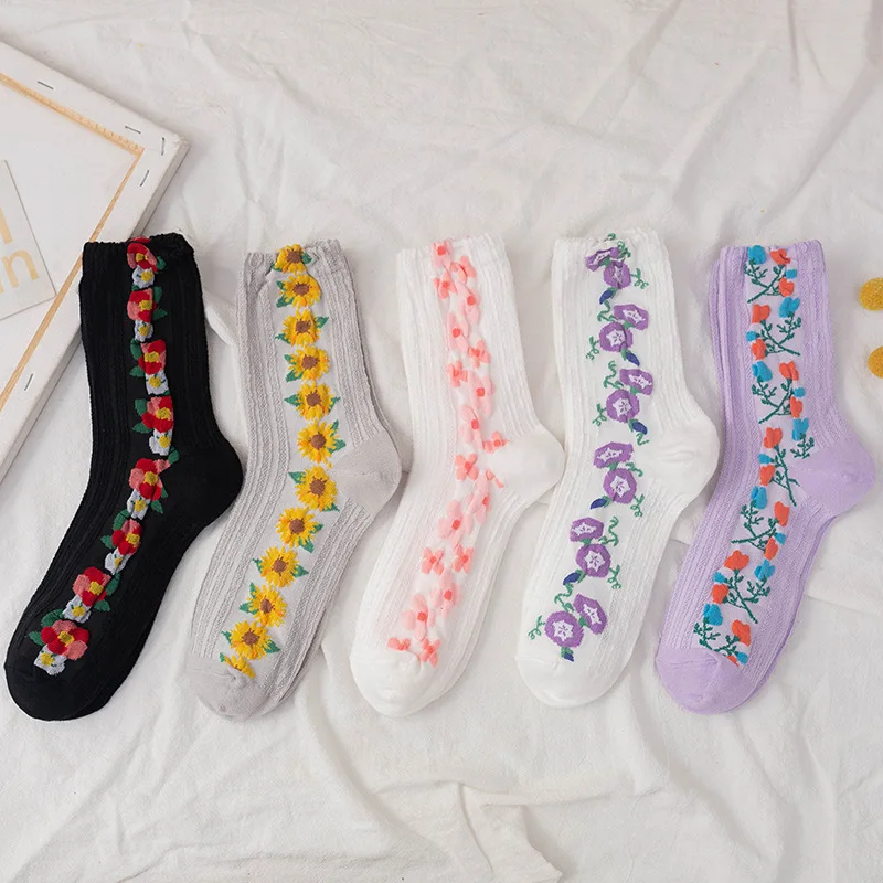 

Cool Autumn Winter Women Floral Cotton Lolita Sock Lady 3D Embroidery Vintag Casual Girl Middle Tube Socks For Women