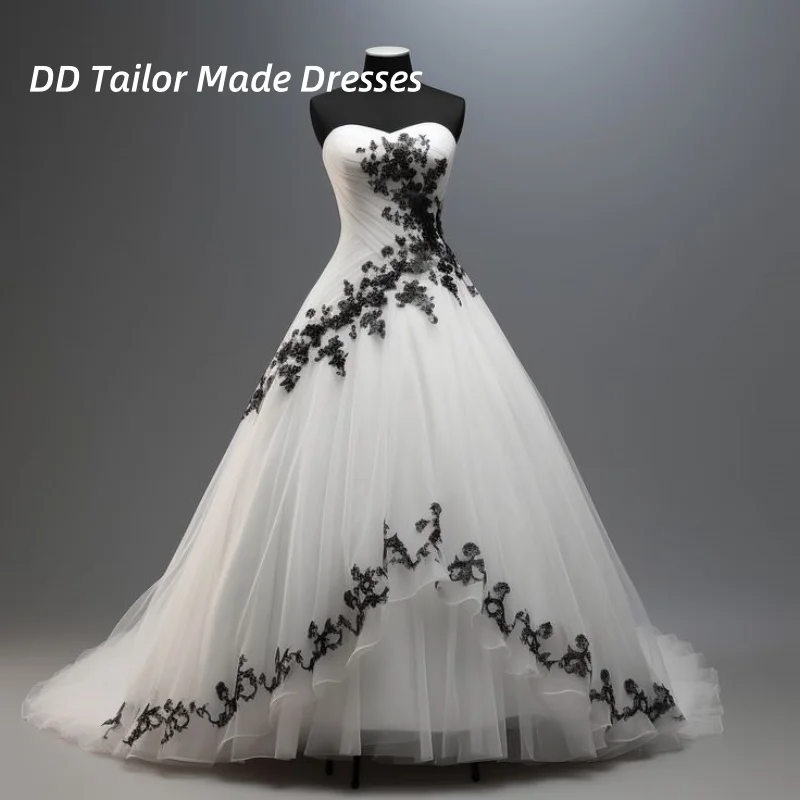 

Black And White Vintage Wedding Dress Ruched A-Line Long Gothic Bridal Gown Lace Appliques Customized Vestidos De Novia
