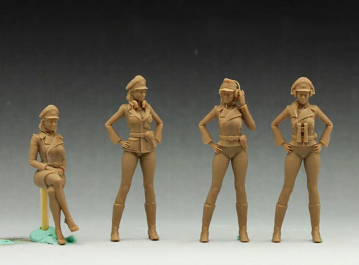 Resin Model Kit 35801 - Beauty Tank Member Group - Collectible 35 Scale Kit view 2