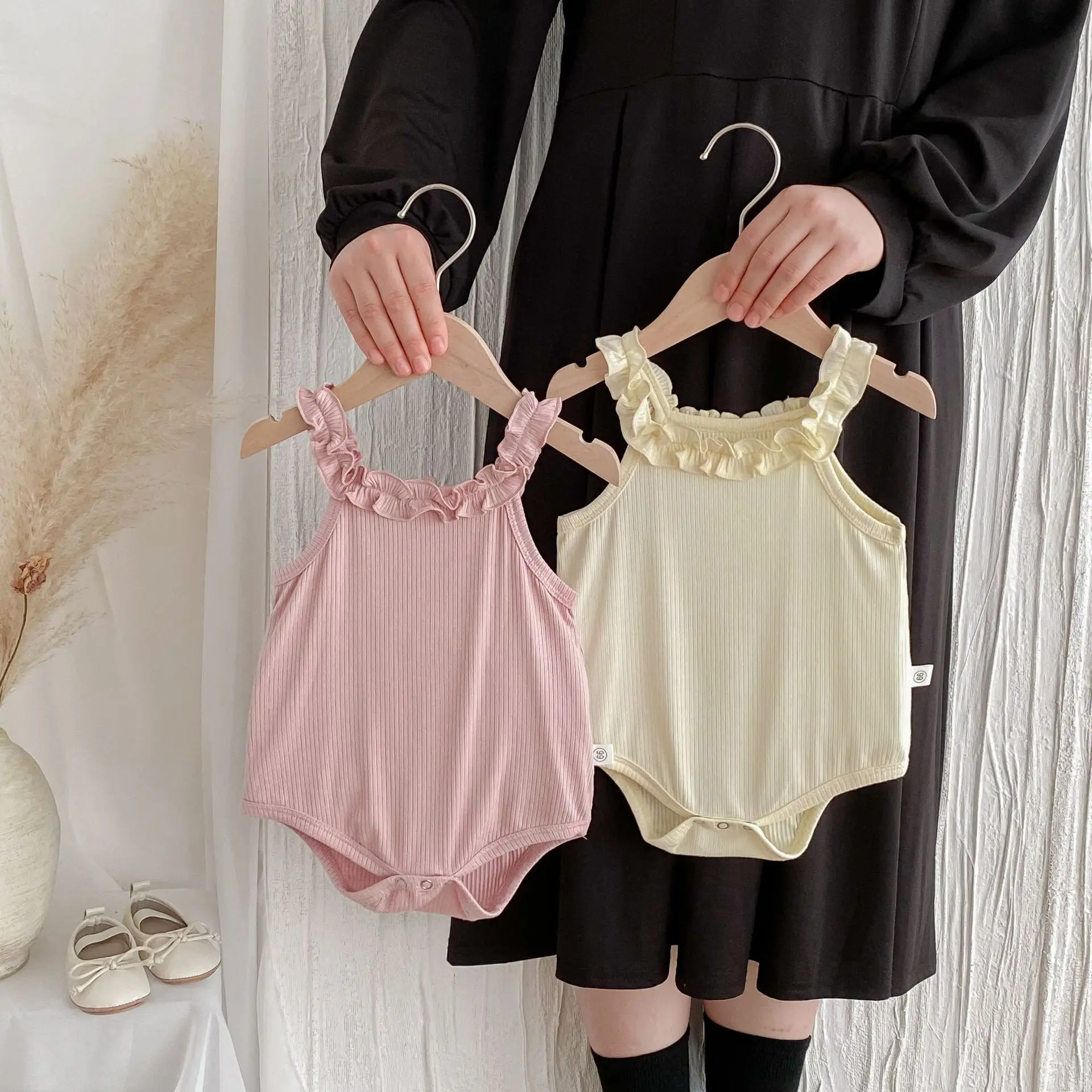 Baby summer new clothes baby girl sweet vest cute fungus edge suspender solid color Romper thin threaded climbing clothes