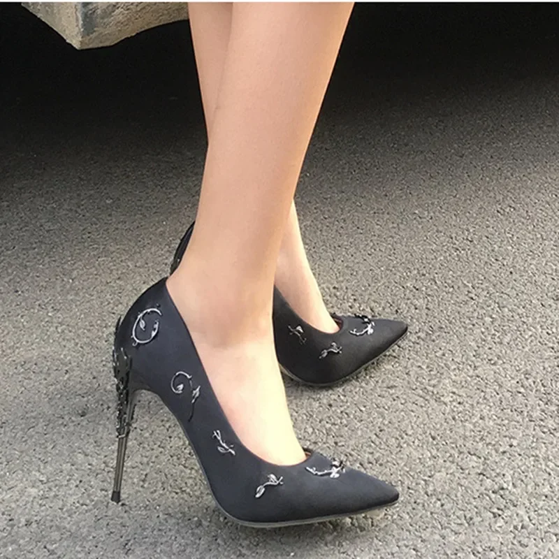 2024 New Spring Autumn Pointed Toe Pumps Flower Elegant Silk Design Stilettos Sexy Elegant Banquet Party Wedding Shoes