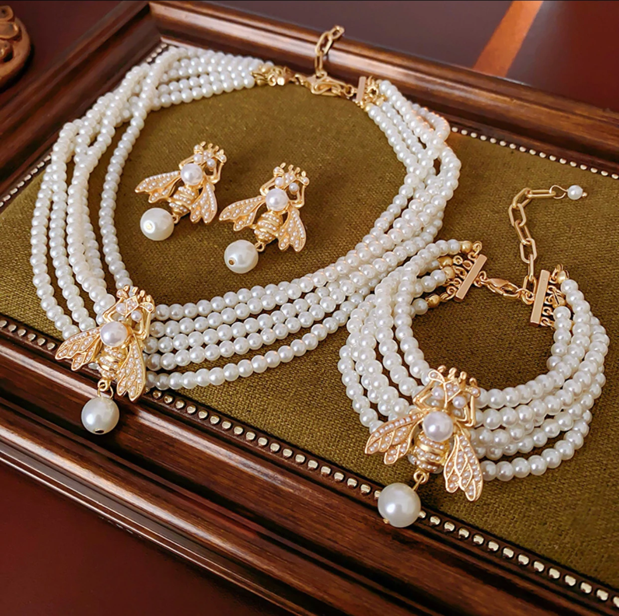 

Luxurious design sense necklace, retro French pearl necklace, bead necklace, bracelet, earrings, high-end jewelry set