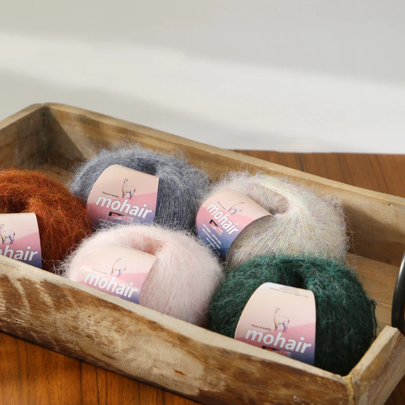 خيوط سولي ألبكة موهير عالية الجودة، خيوط ملونة ومتعددة الألوان، خيوط كروشيه، مادة حياكة يدوية غير رسمية، تستخدم لصنع سترات الخريف والشتاء النسائية الدافئة والعصرية، والأوشحة، والقبعات، والإكسسوارات اليدوية، وما إلى ذلك كرات الغزل 1 كيس = 10 قطع = 250 جرام