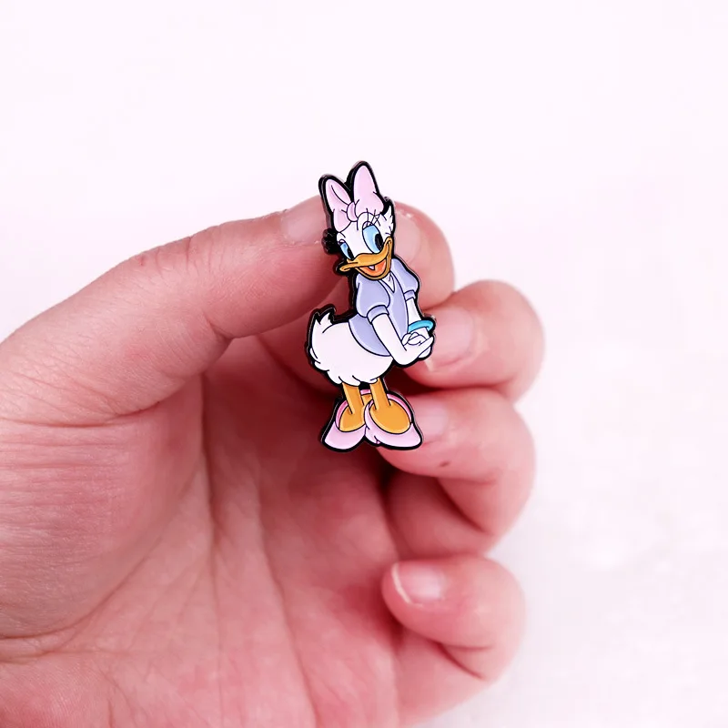 Disney Cartoon Donald Duck Daisy Duck Enamel Pins Anime Metal Brooch Badge Fashion Jewellery Backpack Accessory Gifts