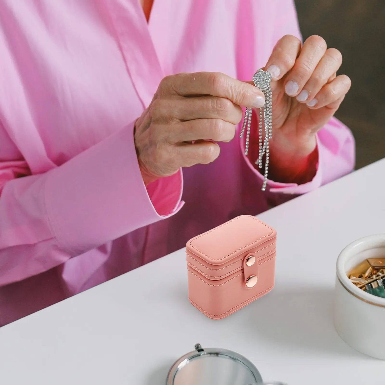 

Коробка для хранения колец в ретро-стиле из искусственной кожи для демонстрации ювелирных изделий и упаковки подарков, маленький декоративный контейнер для колец и серег