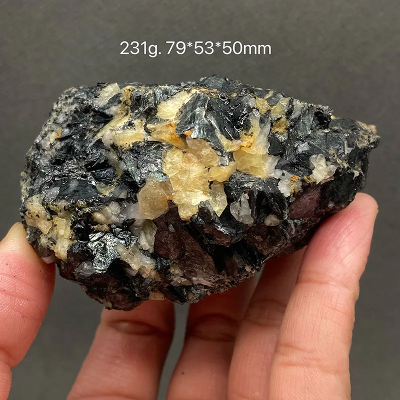 100% خام الحيوتيت الطبيعي التورمالين الأصفر عينات معدنية أحجار شفاء كريستال