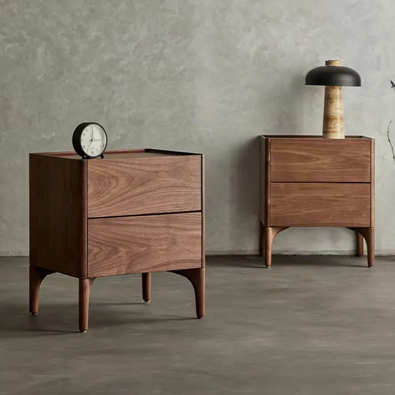 Тумбочка из цельного дерева.