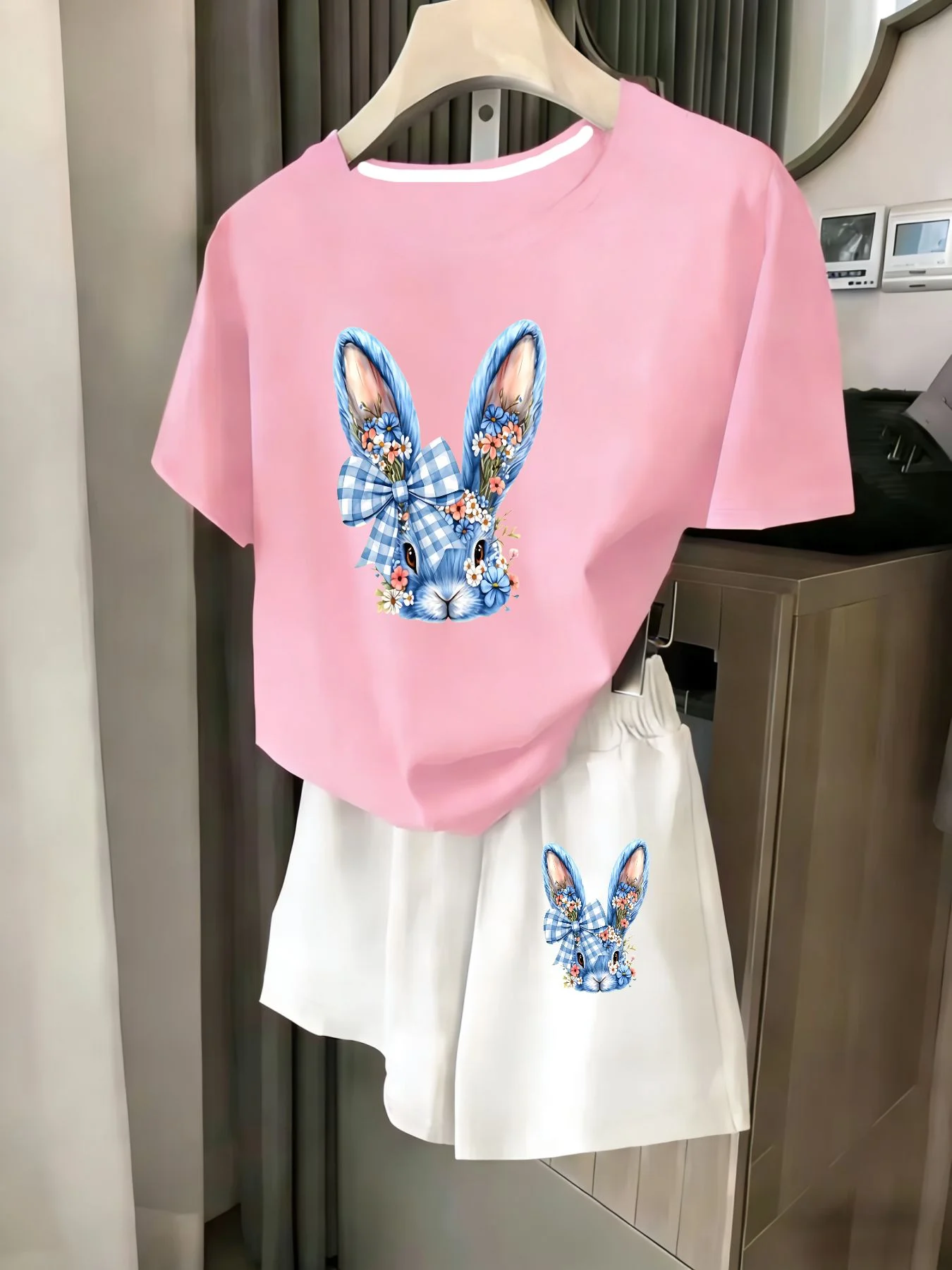 

Ladies 2-Piece Set Summer Beach Vacation Casual round Neck Short Sleeve Random Print T-Shirt Elastic Waist Shorts Suit Comfortab
