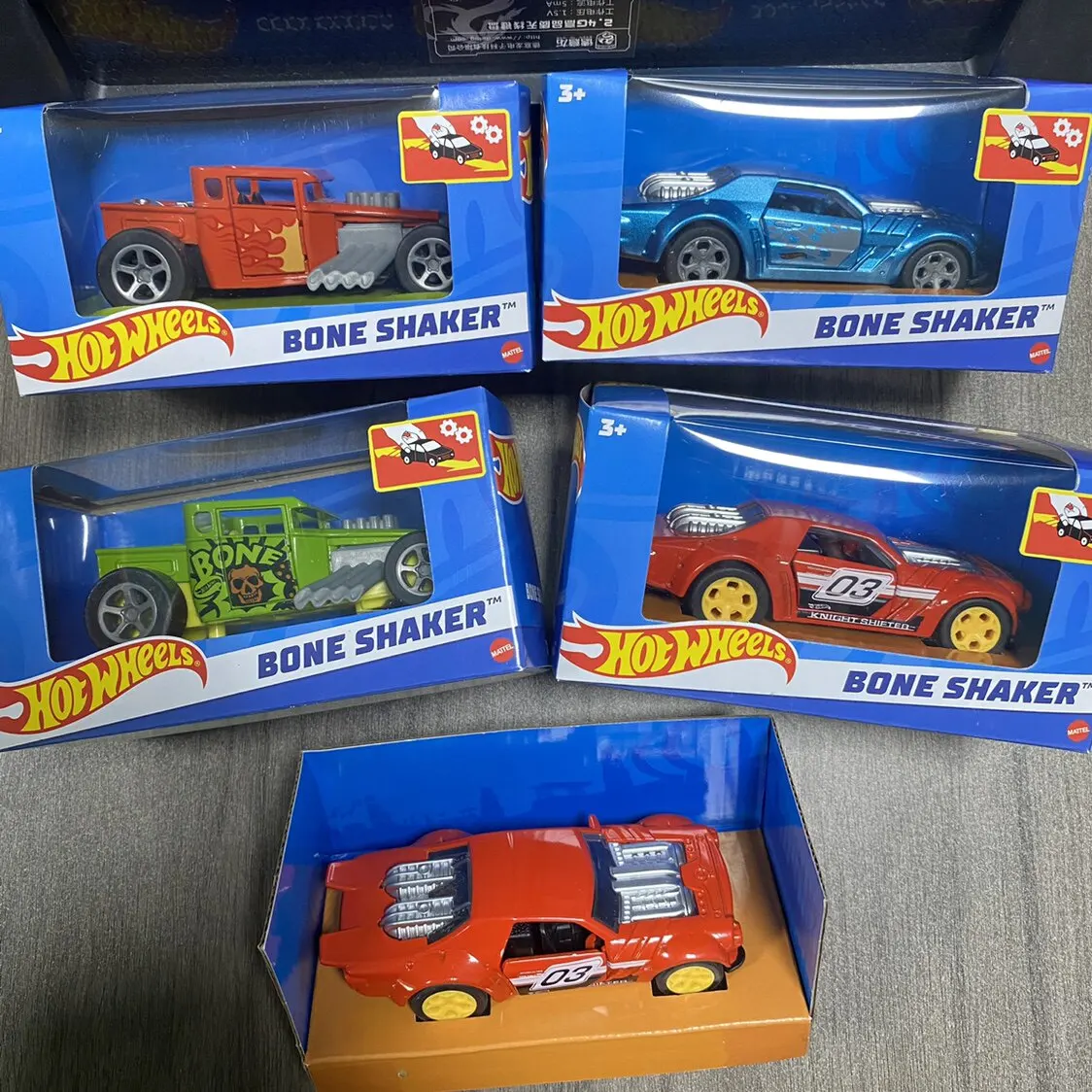 Hot Wheels Bone Shaker Pull-Back Car Plastic Chassis Collectible Racing Vehicle,The Car Door Can Be Opened,Gift For Kids