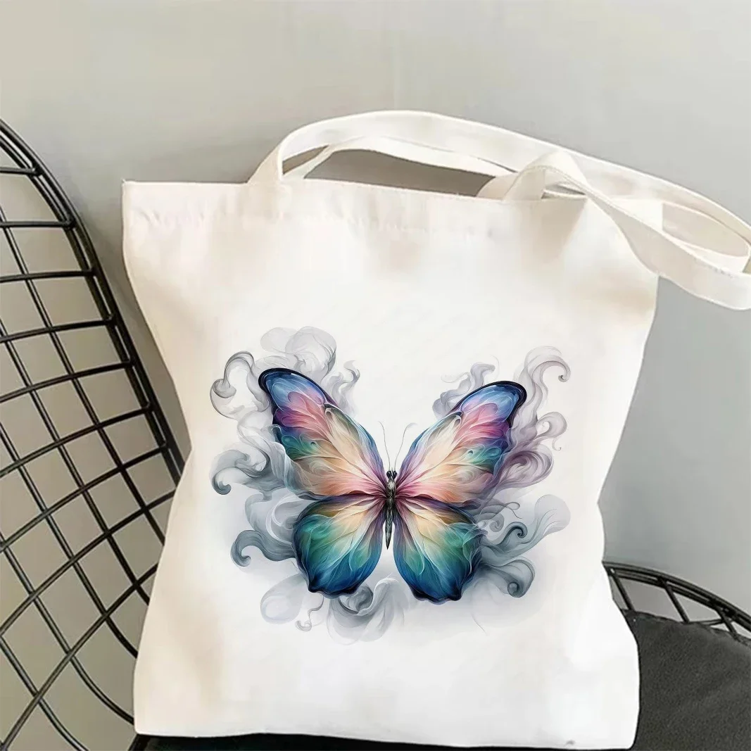 

Красивая сумка-тоут из холщовой ткани с ярким узором бабочек, легкая и вместительная, идеально подходит для походов по магазинам или поездок на работу.