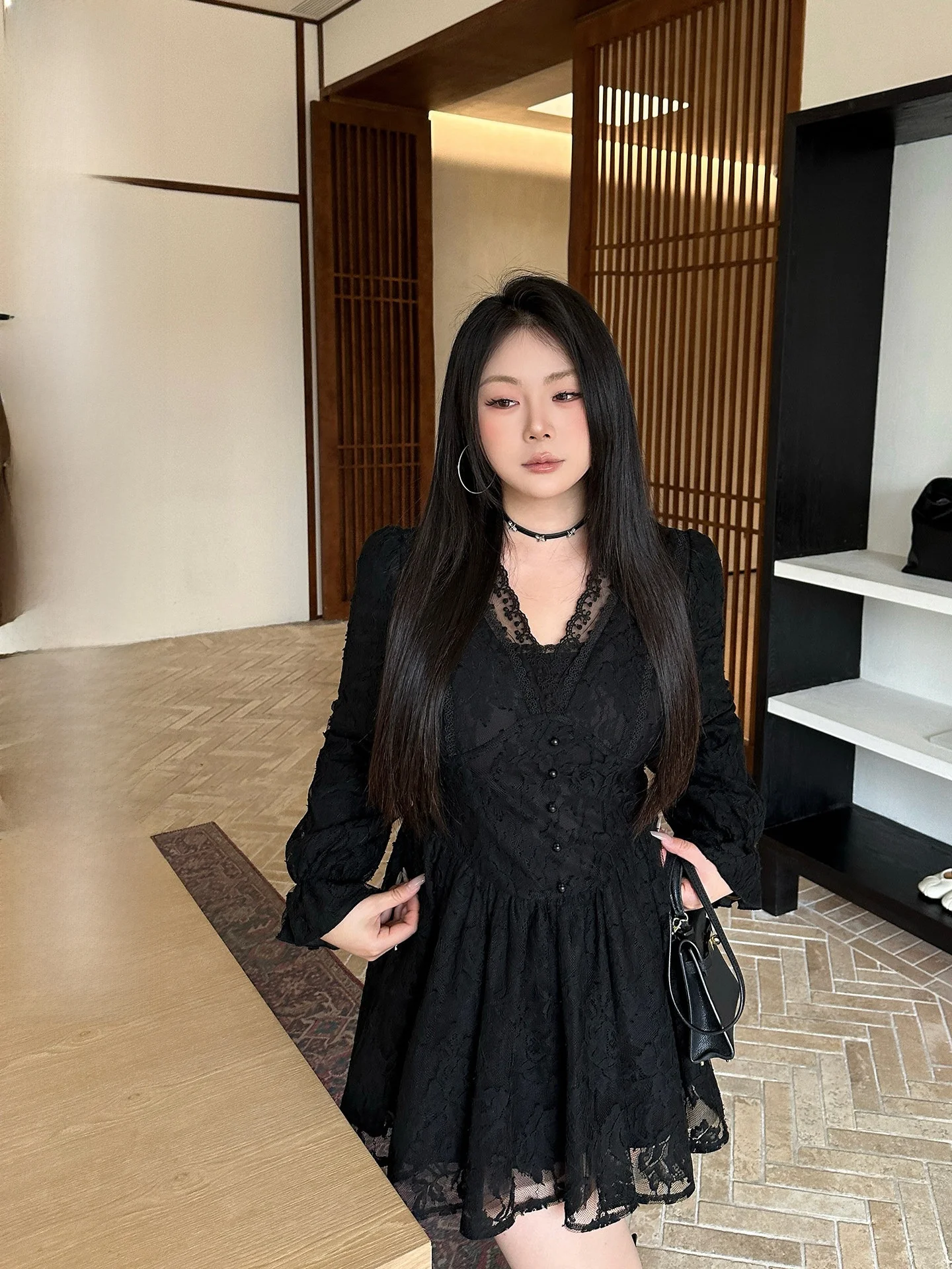 

Романтичный дизайн в стиле «Trap», соблазнительное черное платье с V-образным вырезом, кружевом и длинными рукавами, А-силуэт, женская модная юбка с высокой талией и кружевом