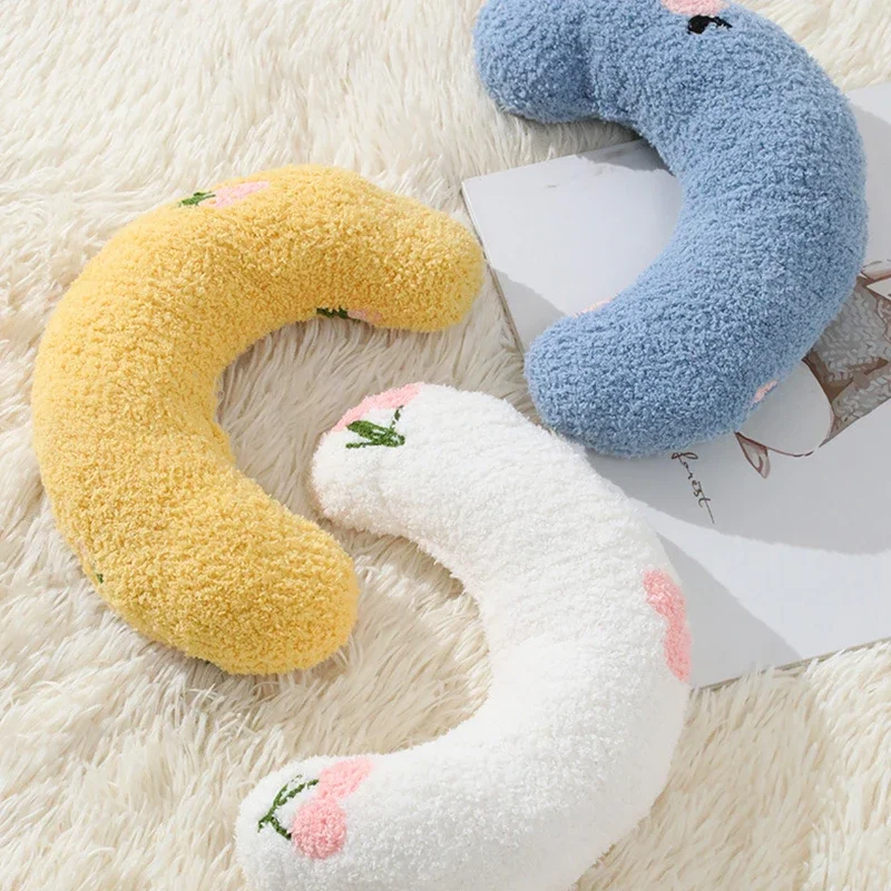 Pet Cat Sleeping Pillow Pet Half Moon Pillow U-shaped Pillow Comfortable And Soft To Protect Pet Spine Plush Pet Soothing Toy