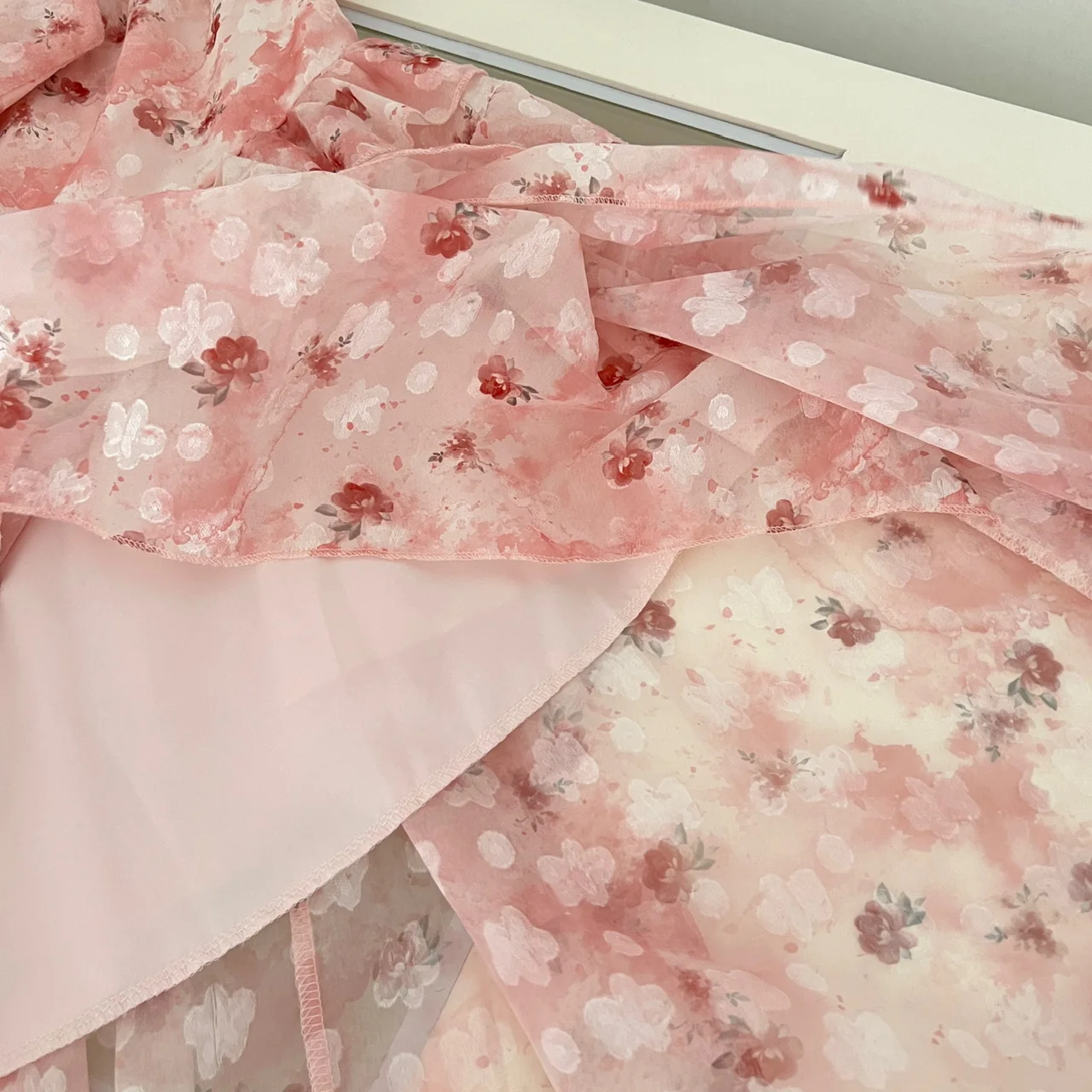 Frauen urlaub träger loses Blumen Maxi kleid 2025 Sommer trend ige unregelmäßige Saum Strand Sommerkleid sexy lange Boho Chic Kleider