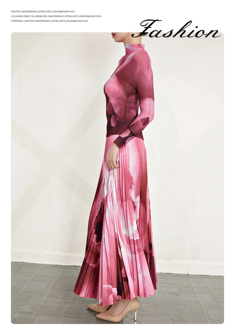 

New European and American style spring/summer two-piece set: long-sleeved T-shirt and pleated skirt for women.