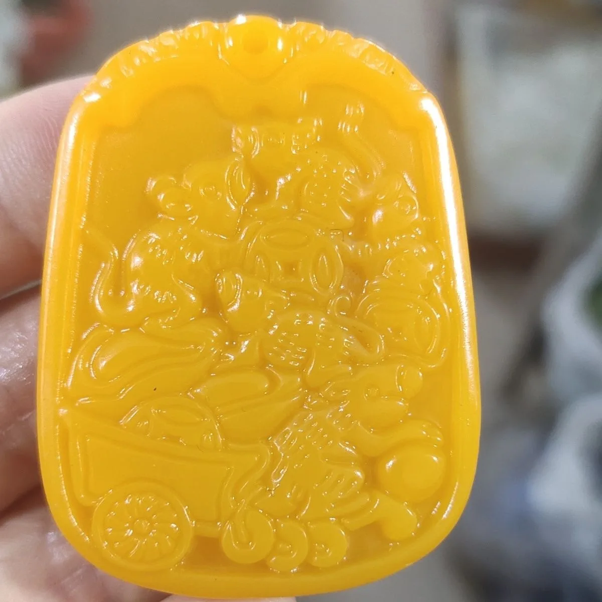 

Natural Xinjiang topaz Huanglong outer Mongolian material, five mice Yuncai jade with men's and women's pendants