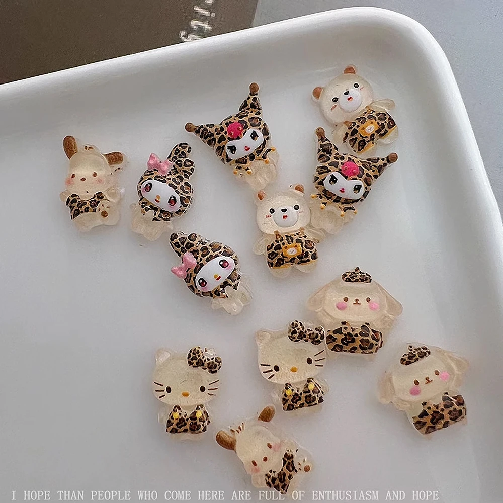 50 قطعة 5D الكرتون ليوبارد طباعة مرحبا كيتي مسمار السحر Kawaii الراتنج بريق ليوبارد كيتي Kuromi مستلزمات الأظافر DIY بها بنفسك الخريف Manicu
