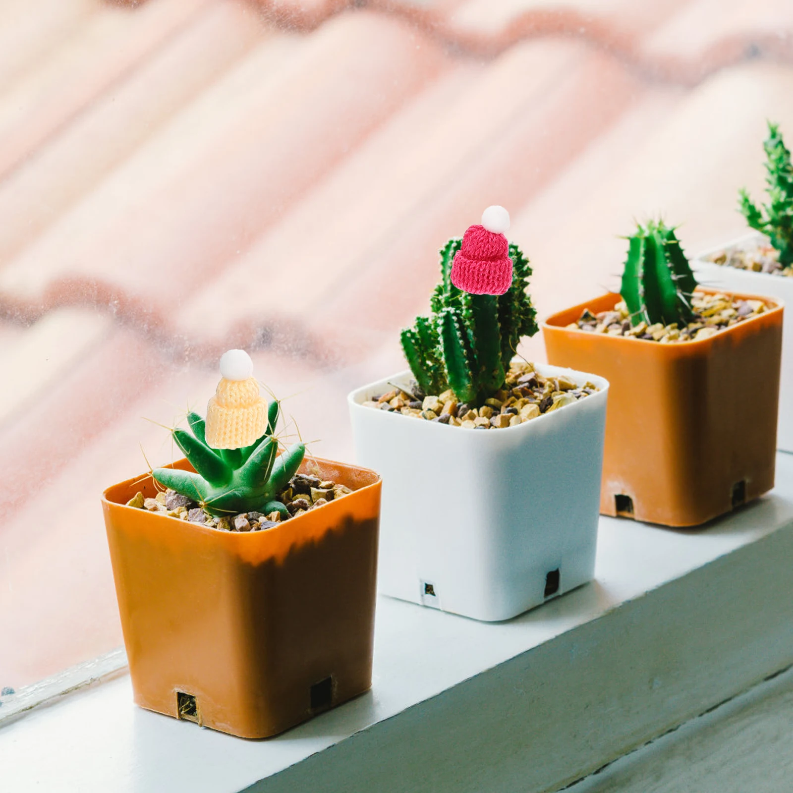 

50Pcs Knit Hat Ornaments Festive Mini Caps for Crafting Elegant Decoration Supplies for Christmas Winter Seasonal DIY Home