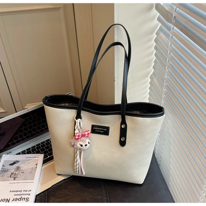 

Classic Designer Paris Inspired Vintage Leather Women's Messenger Bag With Letter Logo Large Capacity Diaper Bag Elegant