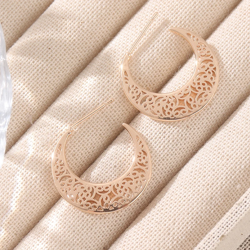 Vintage Moon Hollow Carving Hoop Earrings For Women Exquisite Metal Crescent-Shaped Earrings Jewelry Suitable Party Vacation