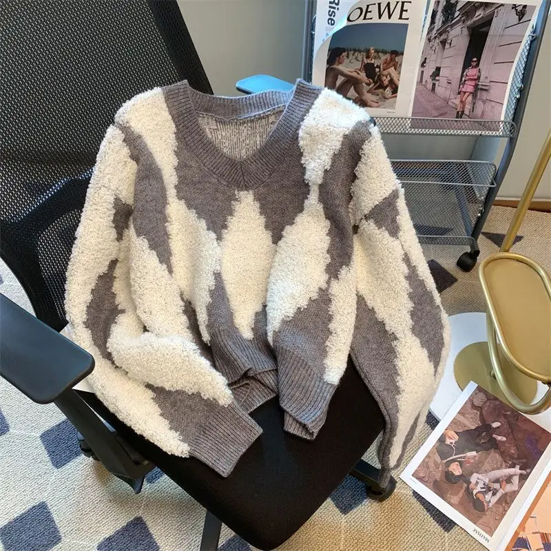 

Winter pullover Korean sweet glutinous belly covering contrast color long sleeve rhombus v-neck pullover loose sweater women