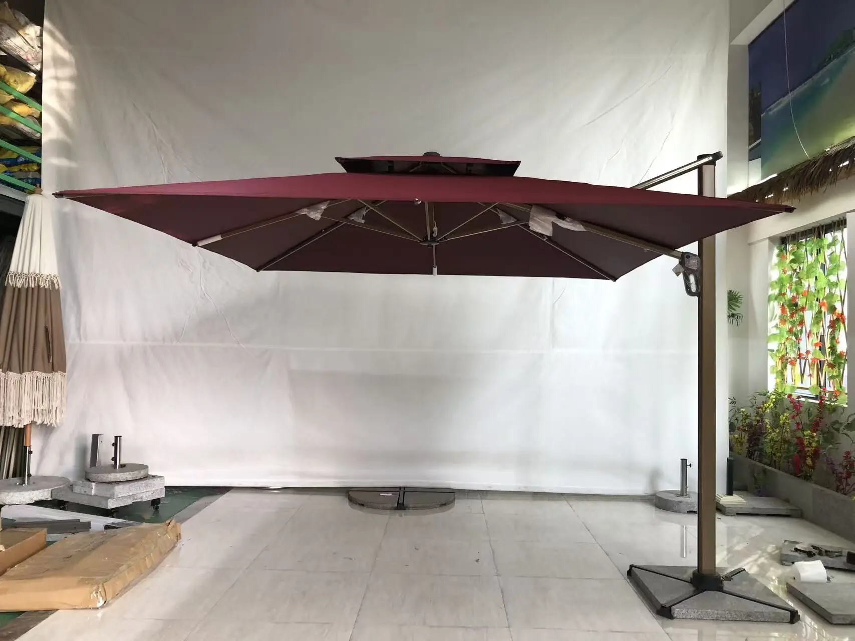 Luxury Heavy Side Pole Cantilever Patio Umbrella 3x3m Cantilever Parasol with 360-degree Rotation & LED for Hotel Outdoor
