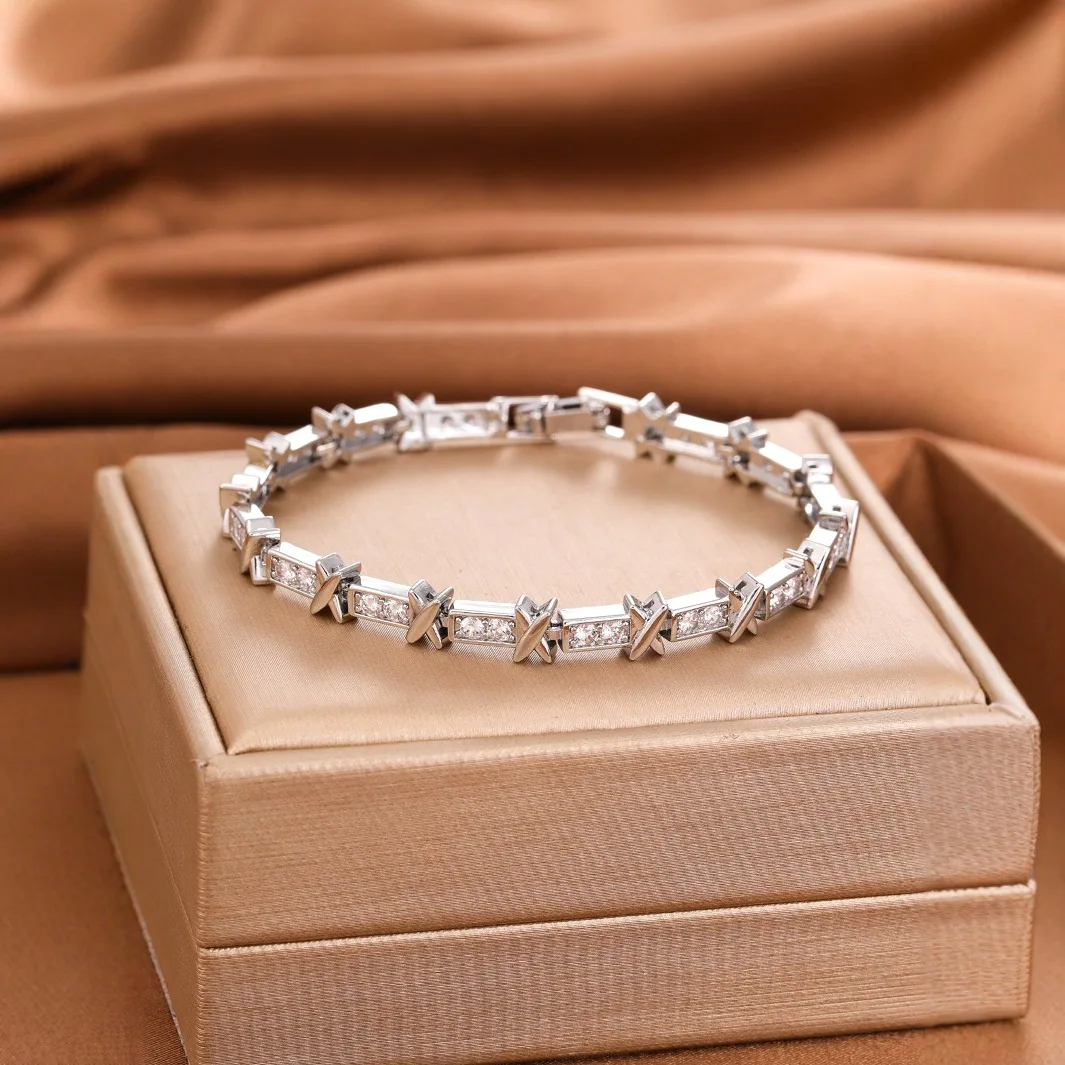 Nice Charm Luxury Zircon Bracelet Female Male Personality Fashion Punk Bangle Luxury Hand Jewelry view 3