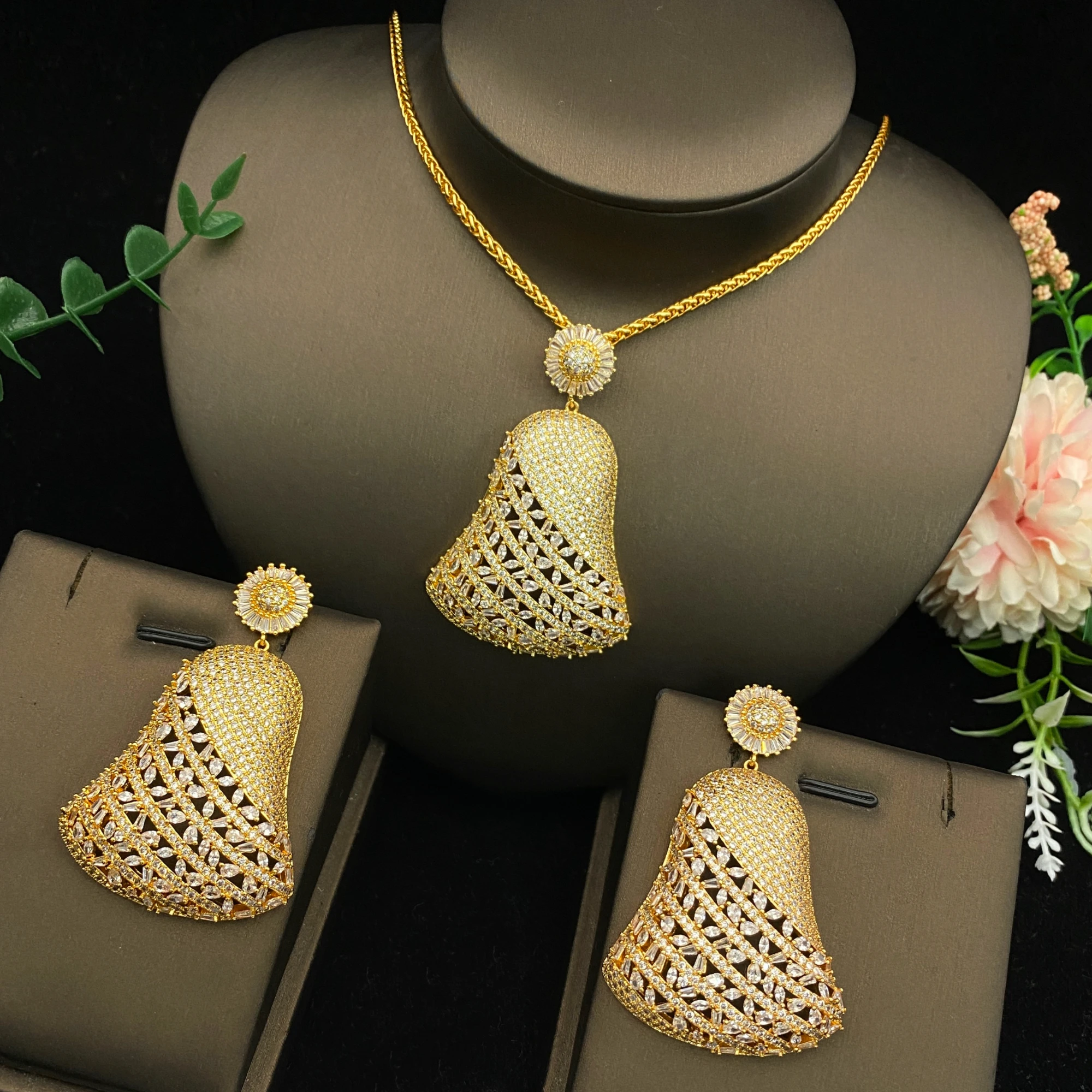 

2 шт., овальные полые серьги-колокольчики, комплект серег с цирконом, позолоченные романтические украшения, милый подарок на День святого Валентина для женщин и девочек