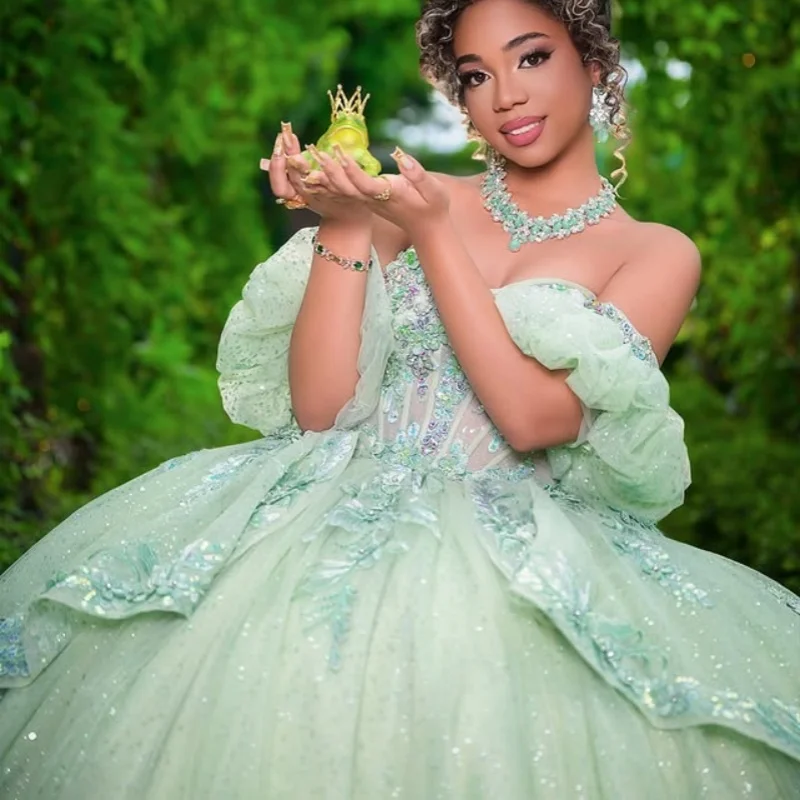 

Блестящее мятно-зеленое платье Quinceanera с открытыми плечами и кристаллами 3D цветочной наклейкой с длинным хвостом и бантом Vestidos De 15, Quinceanera ﻿ Настроить