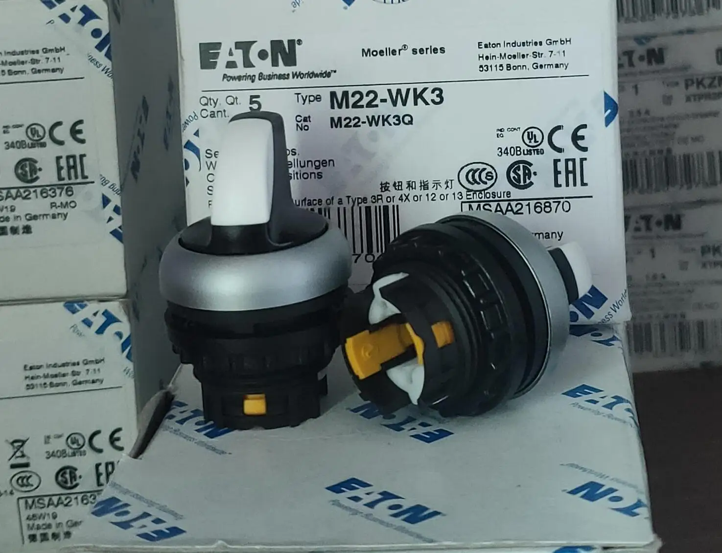 

2pcs New Original Eaton Selection button M22-WKM22-WRKM22-WKVM22-WK3M22-WRK3M22-WLK3-GM22-WRLK3-G