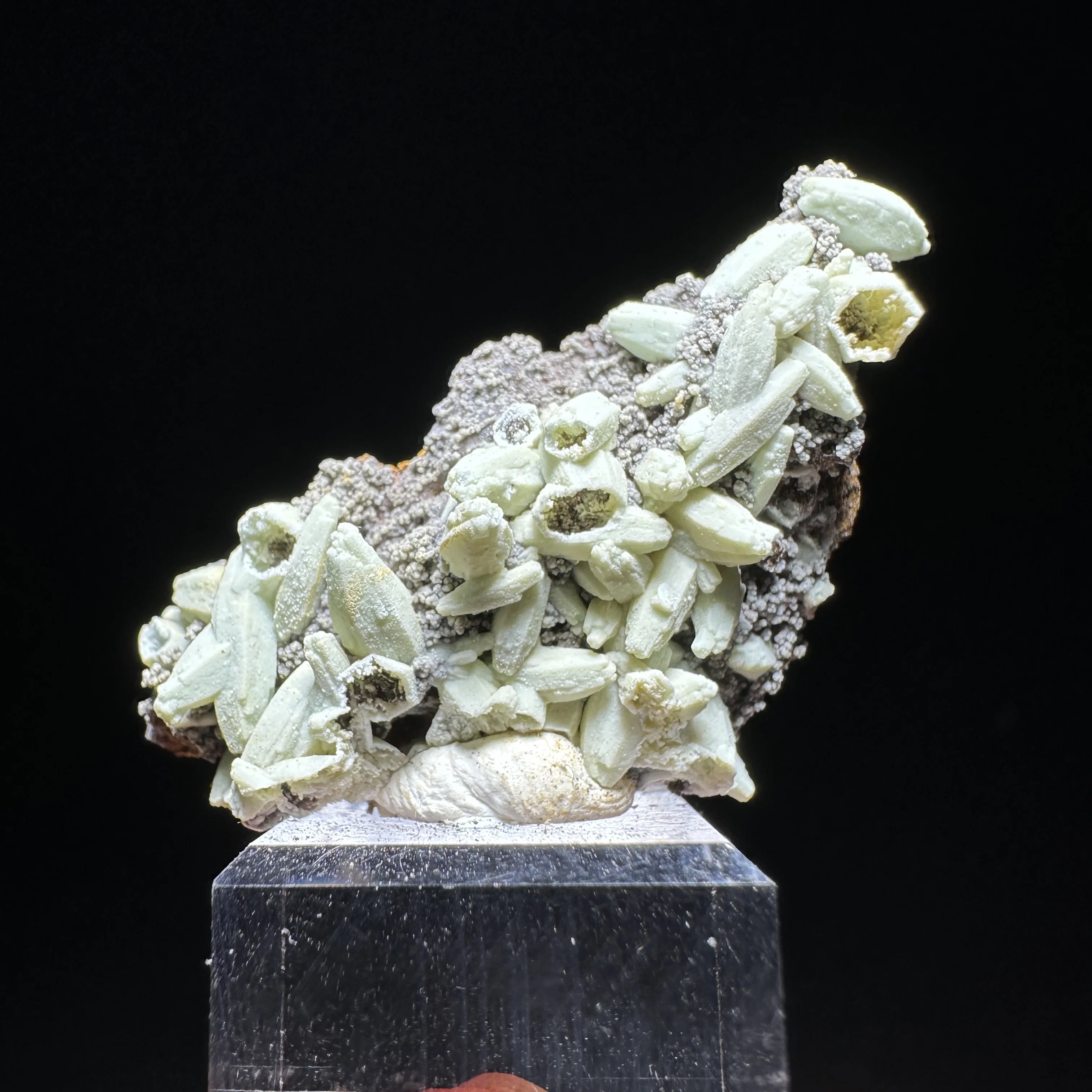 Natural GuangXi Water Pyromorphite Plumbogummite Mineral Specimen Quartz Rock Healing Stone Home Decor Gift