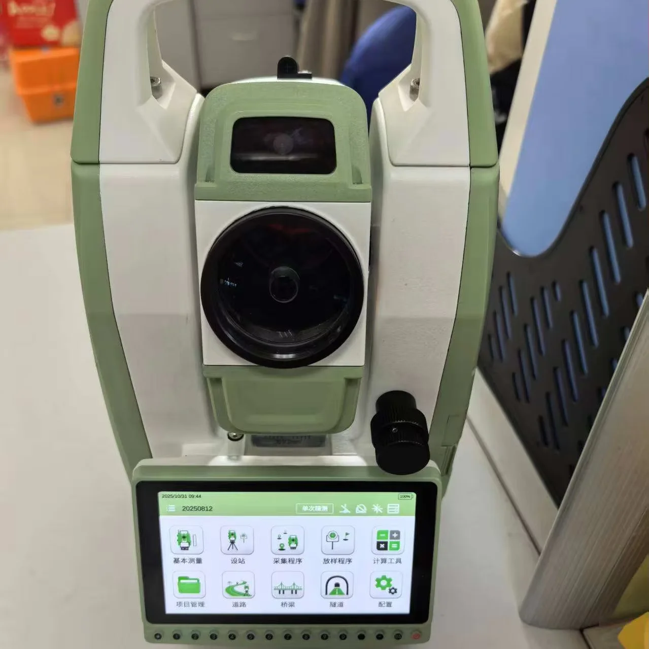 Electronic Total Station IP55 Rated 30x Magnification High Precision Surveying Instrument for Engineering Cadastral-FOIF RTS392N