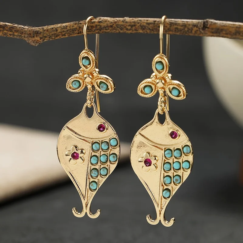 Vintage Bohemian Style Small Fish Shaped Earrings For Women Inlay Synthetic Turquoise Dangle Earrings Causal Vacation Jewelry