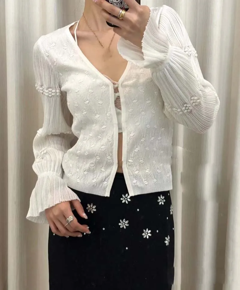 Small niche design women\'s knitted cardigan fashionable socialite sweet anti-aging long sleeved knitted crochet sweater