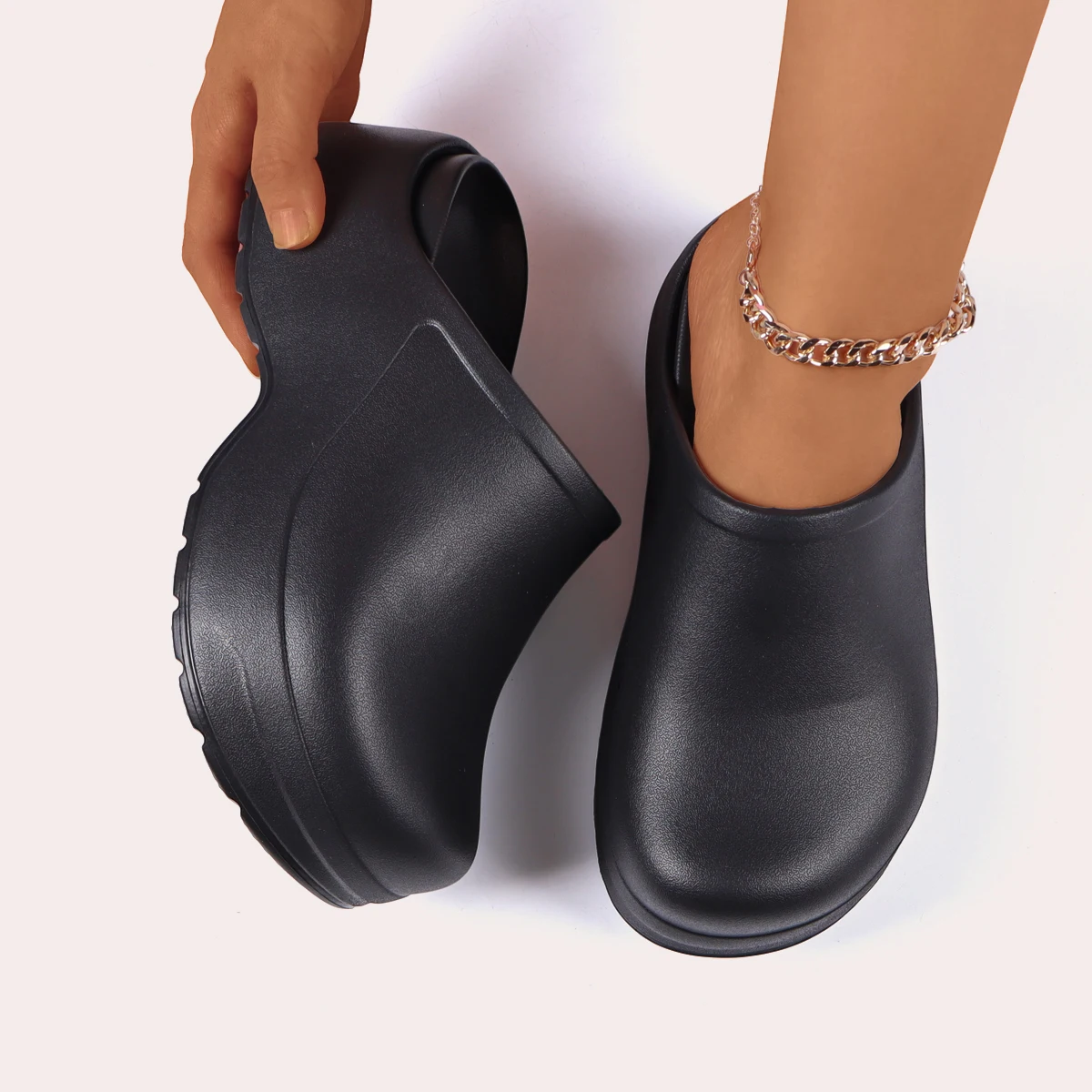 Women's Solid Color Closed Toe Mules Clogs Breathable Side Openings EVA Thick Sole designer shoes
